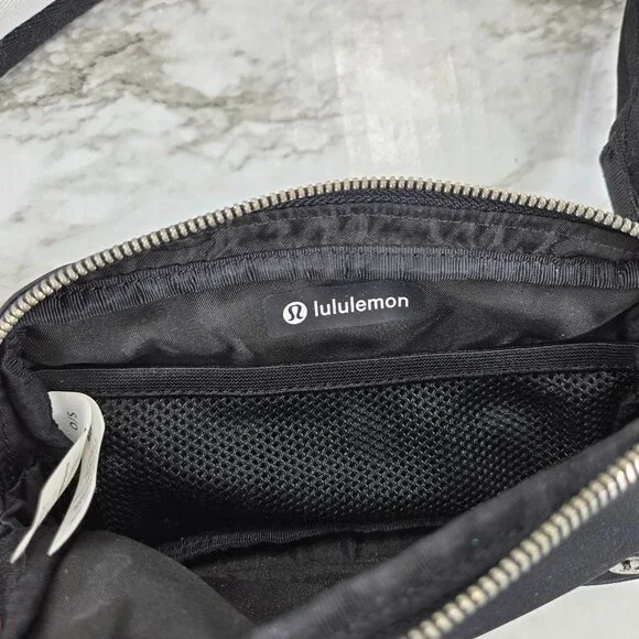 Lululemon Everywhere Crossbody Bag - Picture 4 of 5